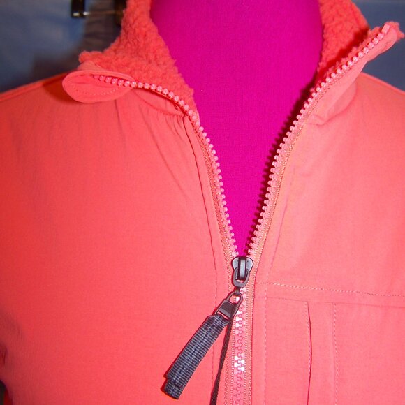 Bass Outdoor NWT Coral Fuzzy Jacket Sz S - Picture 2 of 8